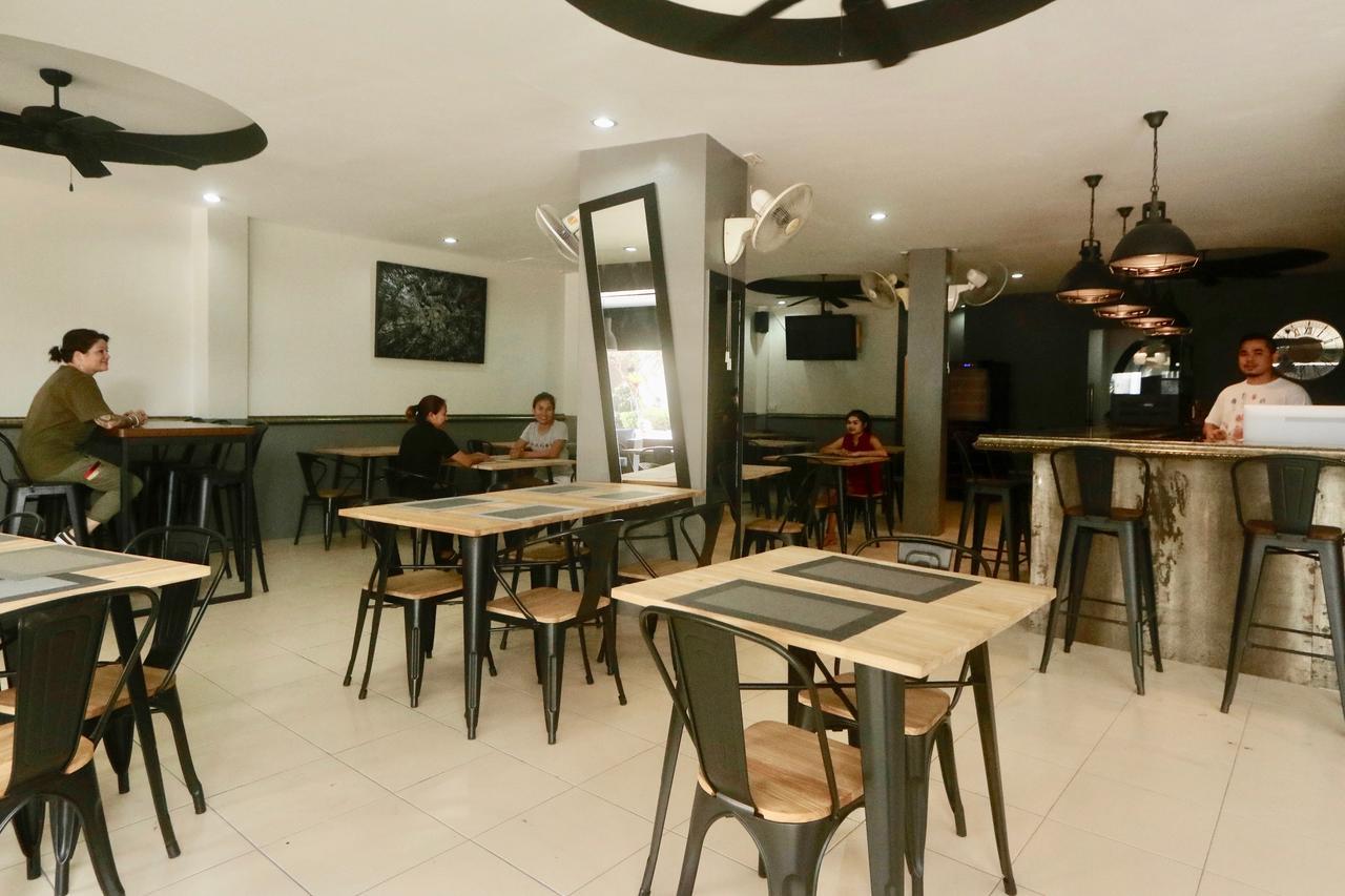 C&C Residence Bistro Restaurant Паттая Екстер'єр фото